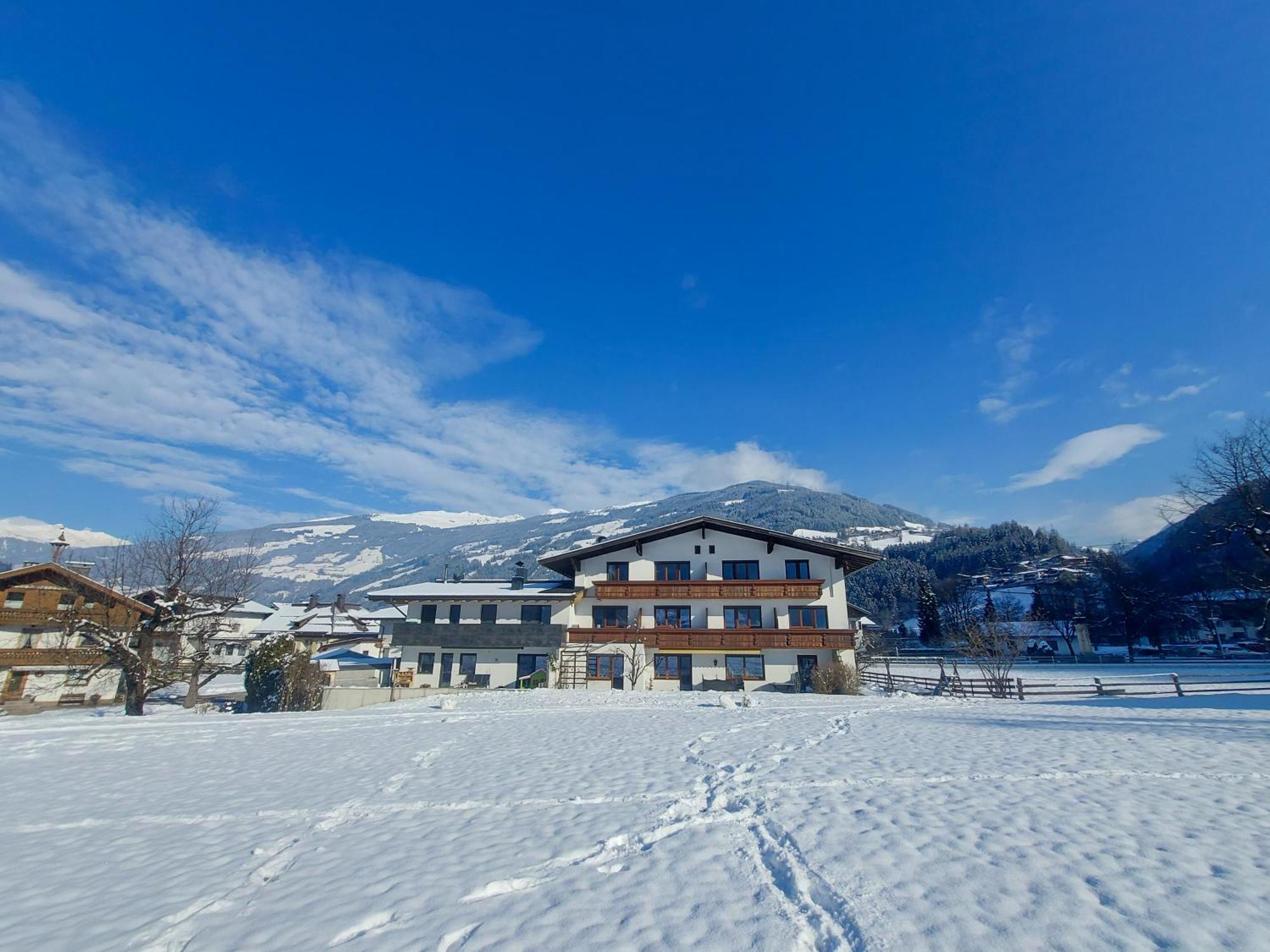 Alpenzeit Zillertal Apartments Zell am Ziller Exterior photo